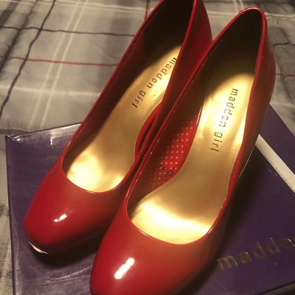 Red patent leather heels/ Madded Girl
